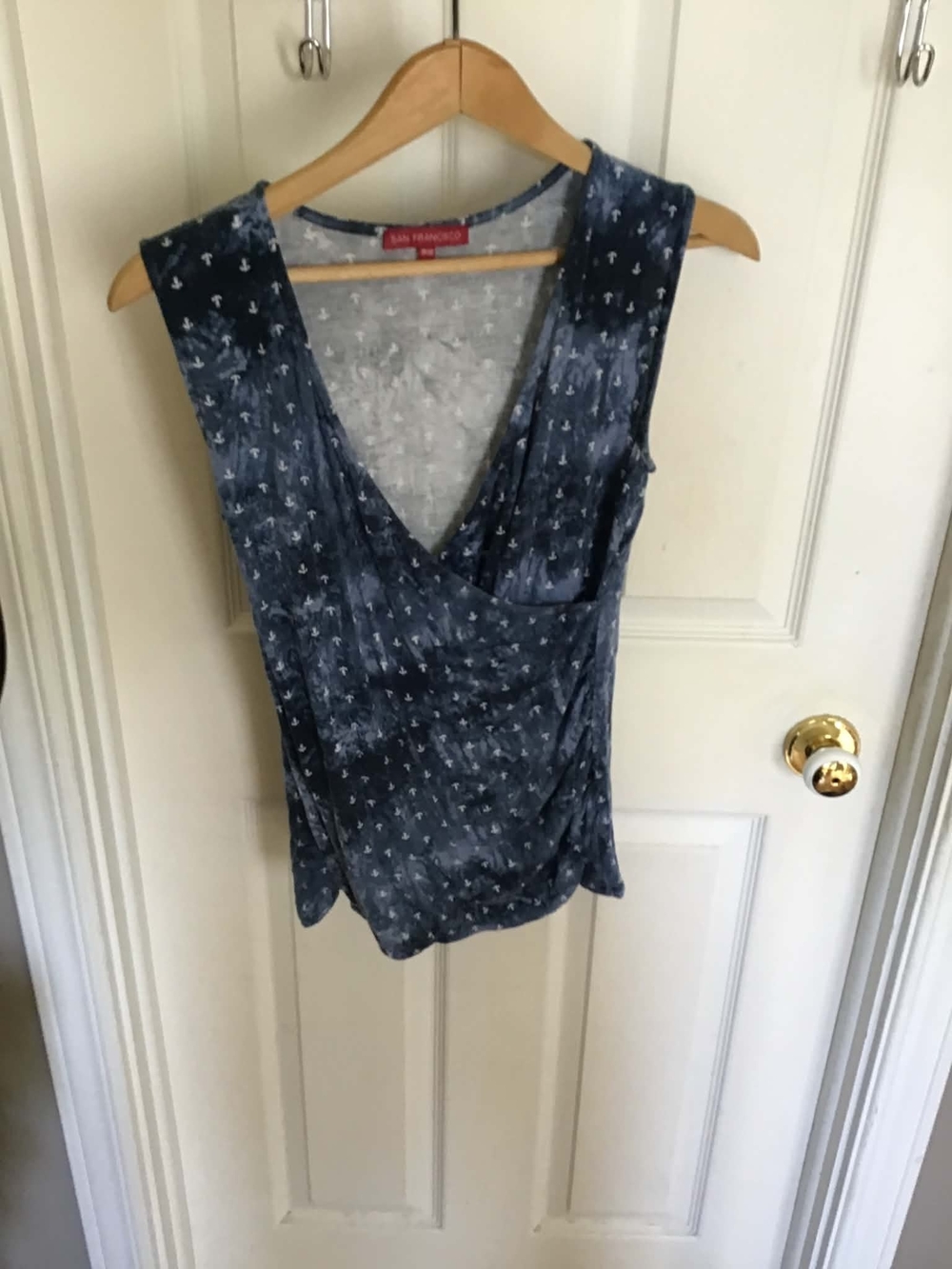 Sleeveless V-Neck Anchor Print Top in Navy